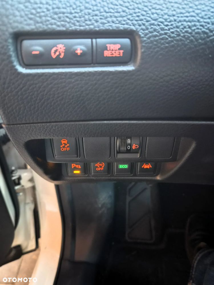 Nissan Qashqai 1.6 DCi Xtronic N-Connecta - 19