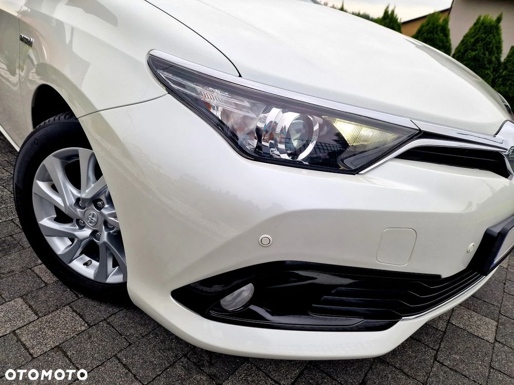 Toyota Auris Hybrid 135 Premium - 2
