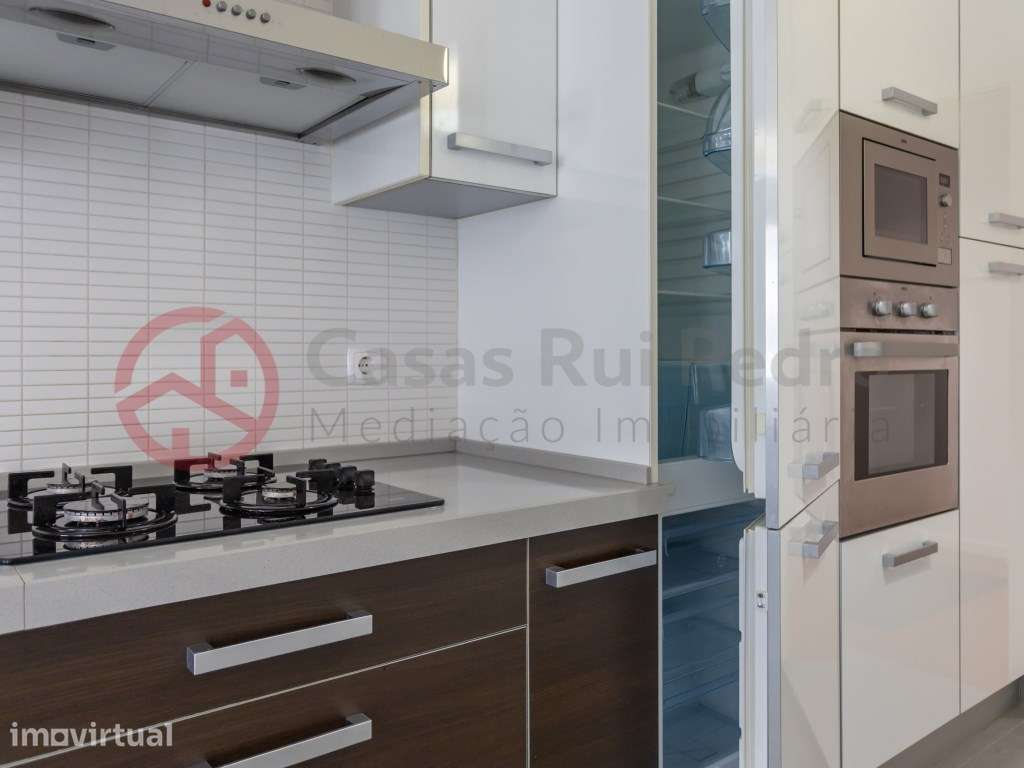 Apartamento T2 moderno com arrecadação e parqueamento, Rua José Afo... - Grande imagem: 2/60