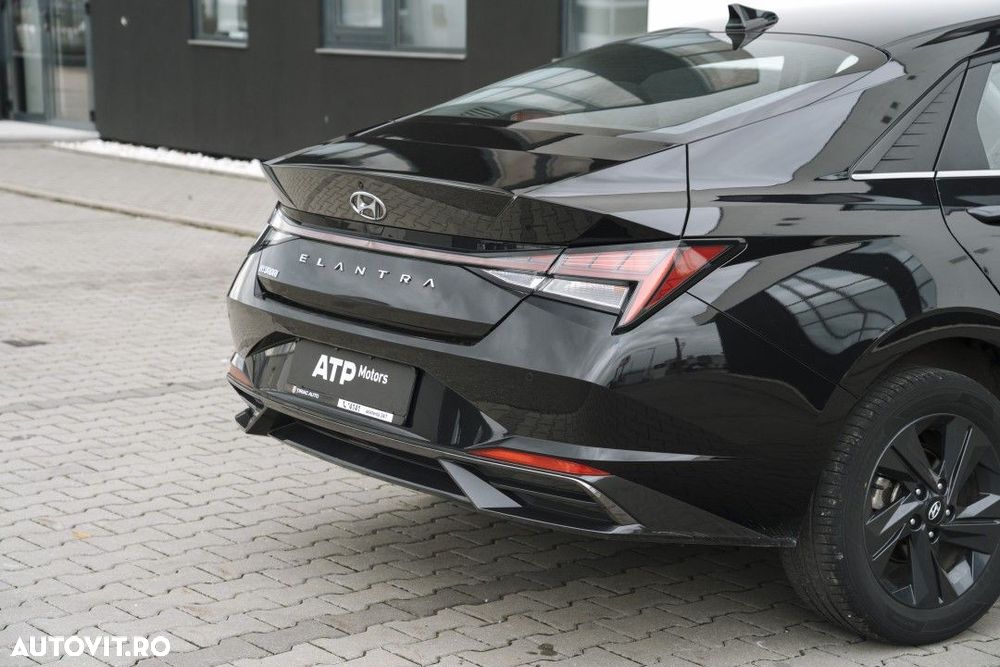 Hyundai Elantra - 10