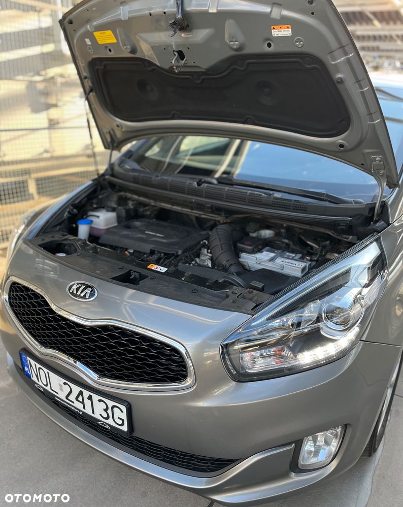Kia Carens - 32
