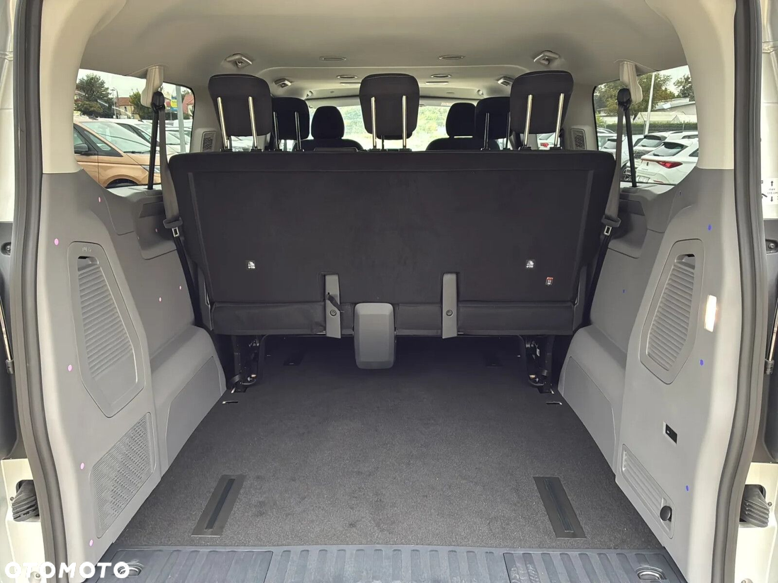 Volkswagen Caravelle - 18