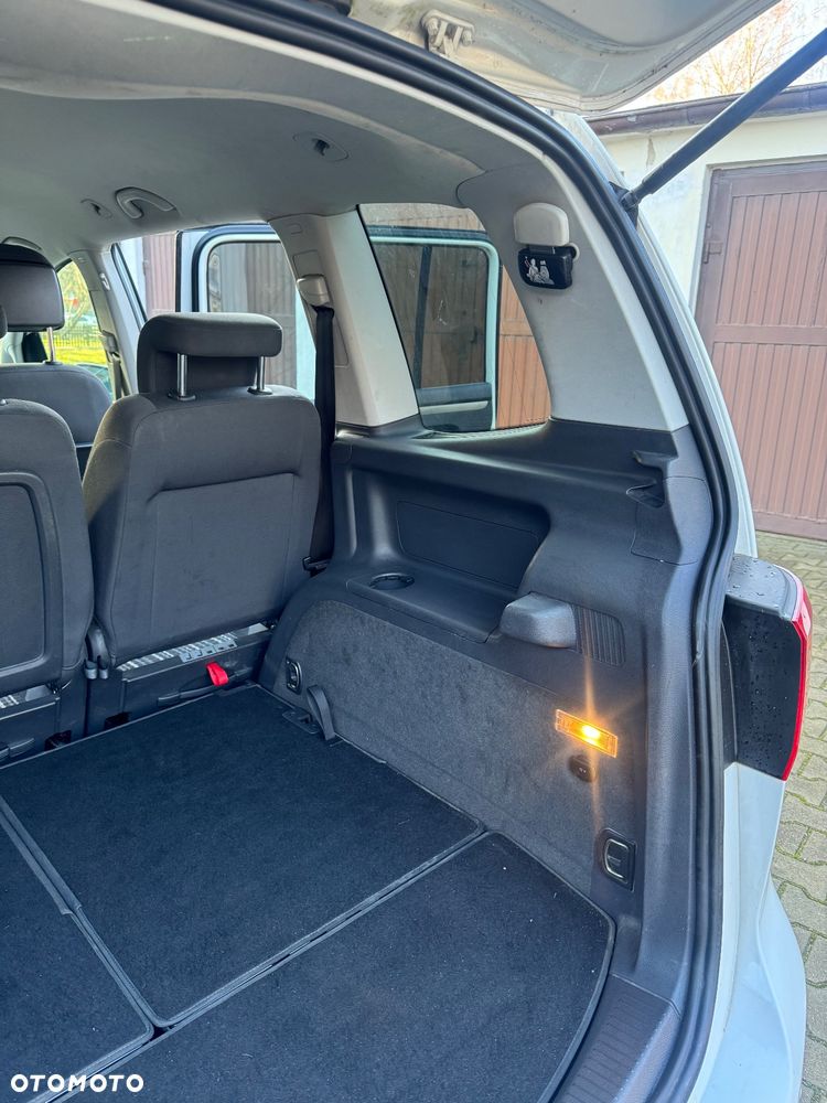 Volkswagen Touran - 32