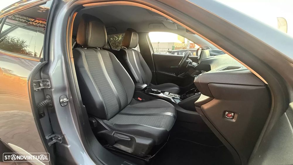 Peugeot 2008 1.5 BlueHDi Allure Pack EAT8 - 29