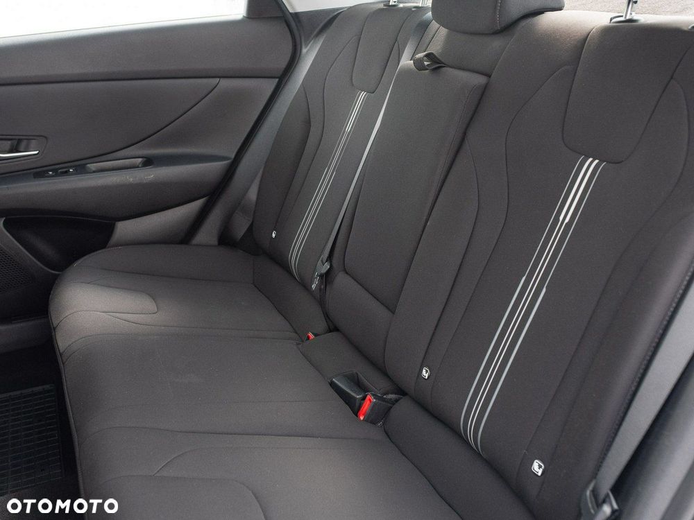 Hyundai Elantra 1.6 Executive CVT - 30
