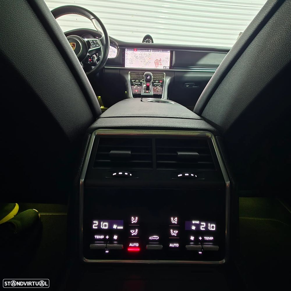Porsche Panamera Sport Turismo - 26