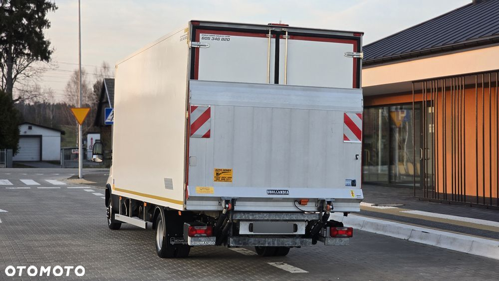 Iveco IVECO DAILY 3.0 180KM 50C18 ❗❗ ZABUDOWA IZOTERMA 12 EP / CARRIER XARIOS 500 / MROŹNIA -25 +25 GRZANIE / ZASILANIE ZEWNETRZNE /  NOWE OPONY / WINDA DHOLLANDIA 1000KG / NAVI + KAMERA COFANIA / RADAR / CHŁODNIA / SERWIS ASO / 50c15 50c18 35c18 72c18❗❗ JAK NOWY❗❗ - 16