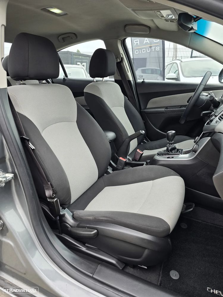 Chevrolet Cruze 1.6 LS - 8