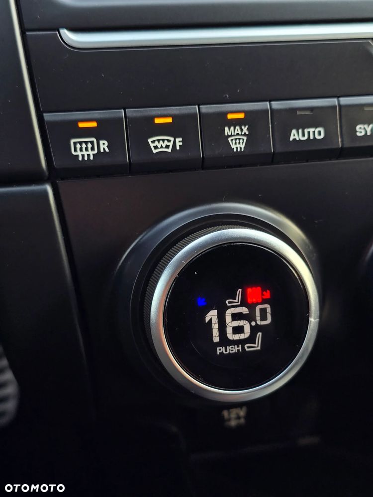 Jaguar E-Pace P200 AWD R-Dynamic - 30