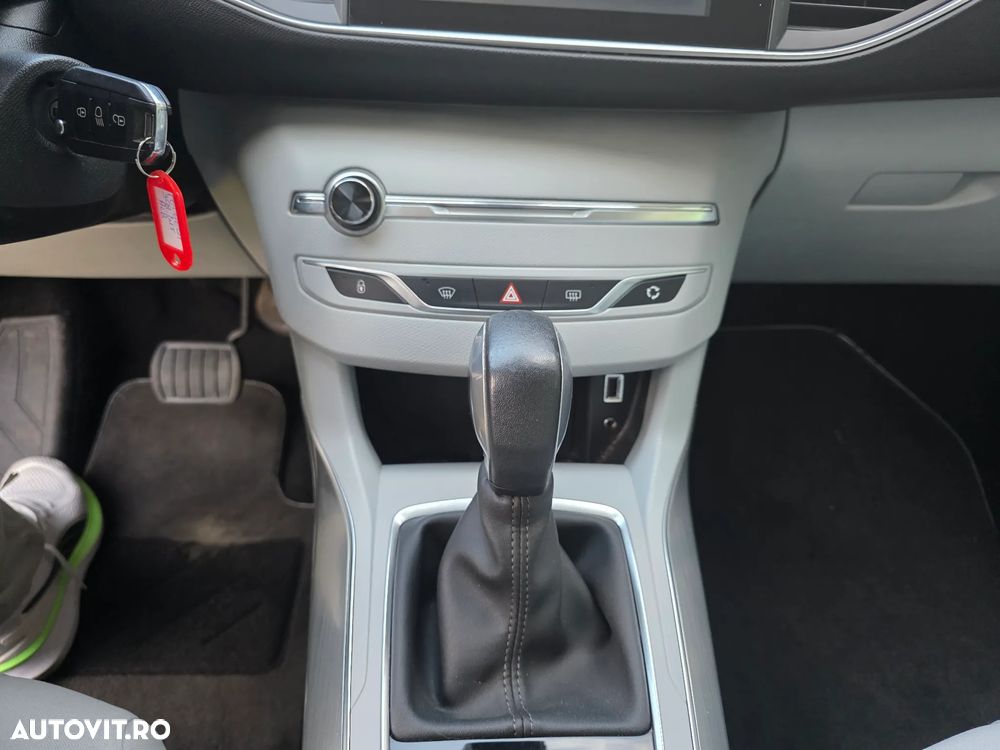 Peugeot 308 1.2 L PureTech Turbo S&S Allure Aut. - 20