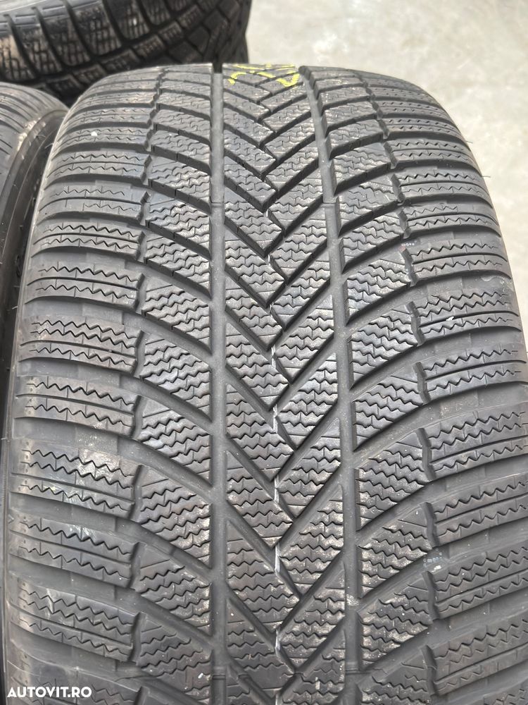 Vând 2 anvelope 265/40/21 bridgestone de iarnă ca noi - 4
