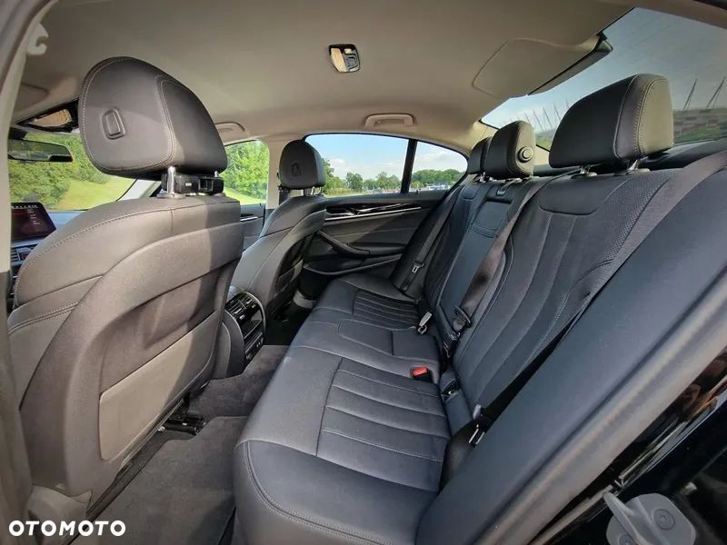 BMW Seria 5 518d - 23