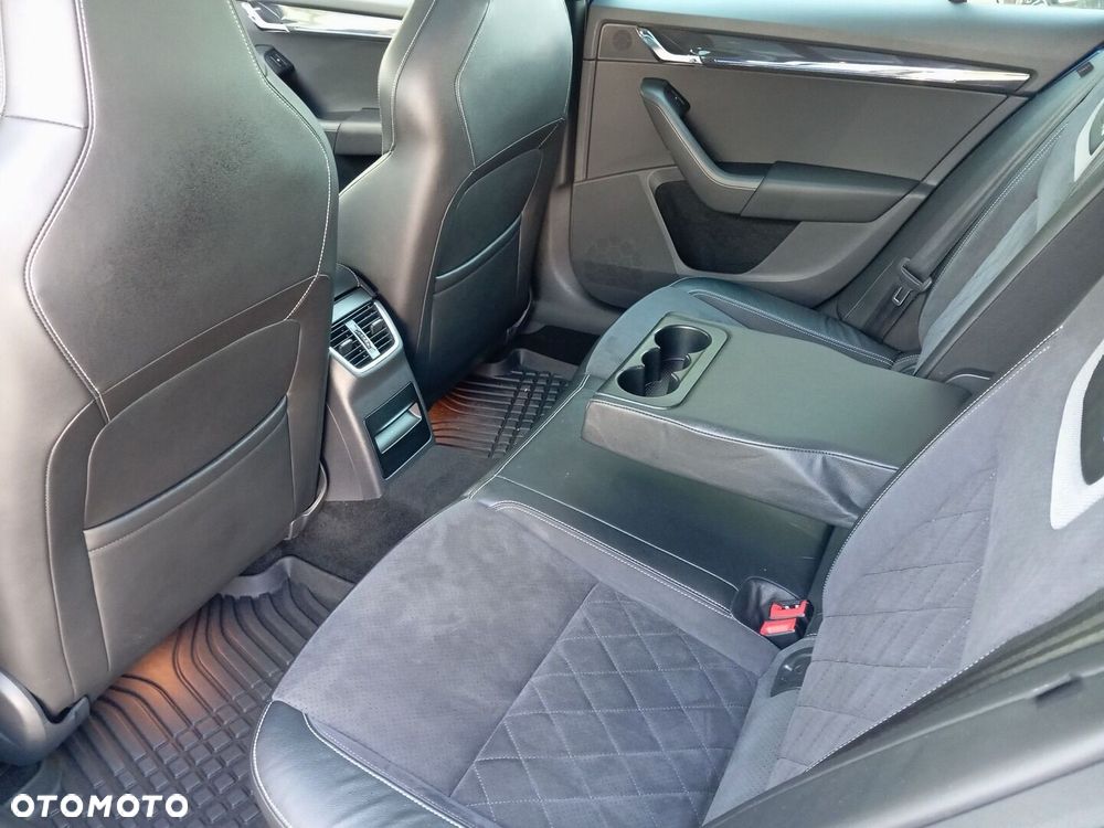 Skoda Octavia 2.0 TSI RS 230 - 11