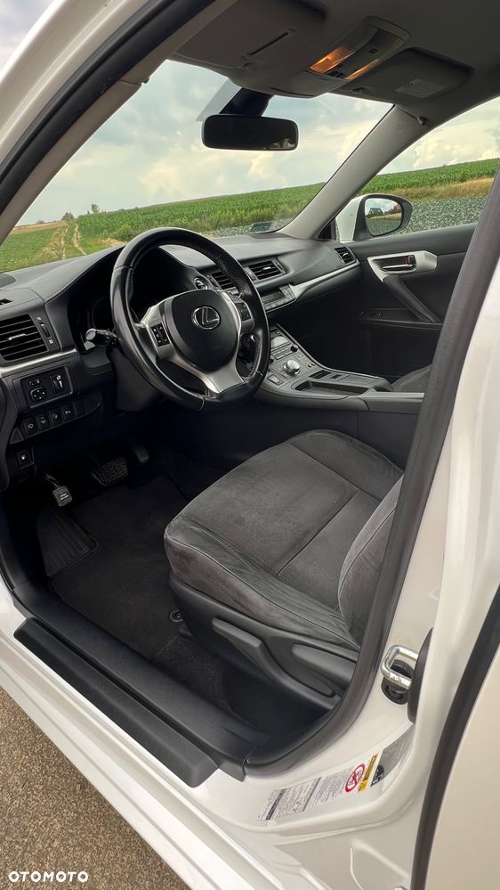 Lexus CT - 12