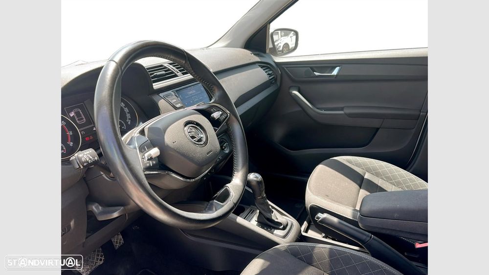 Skoda Fabia 1.0 TSI Ambition DSG — fotografia 13