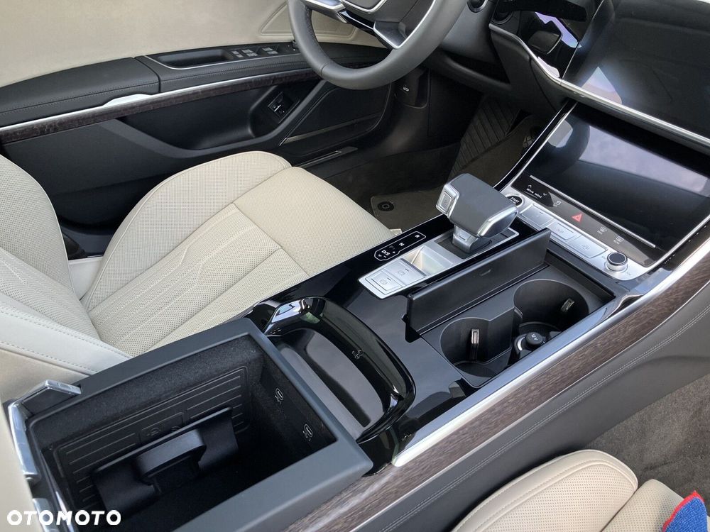 Audi A8 - 32