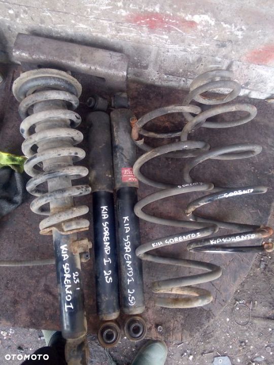 Kia Sorento I 2,5 crdi amortyzator  tył sprężyna - 1