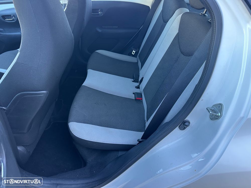 Toyota Aygo x-shift x-play - 12