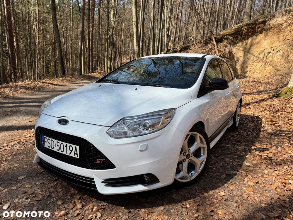 Ford Focus 2.0 EcoBoost ST mit Leder-Sport-Paket - 1