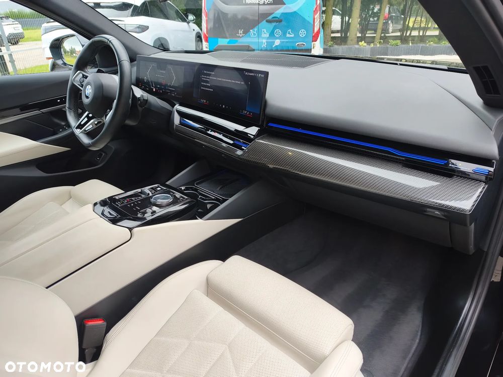 BMW Seria 5 520d xDrive mHEV - 26