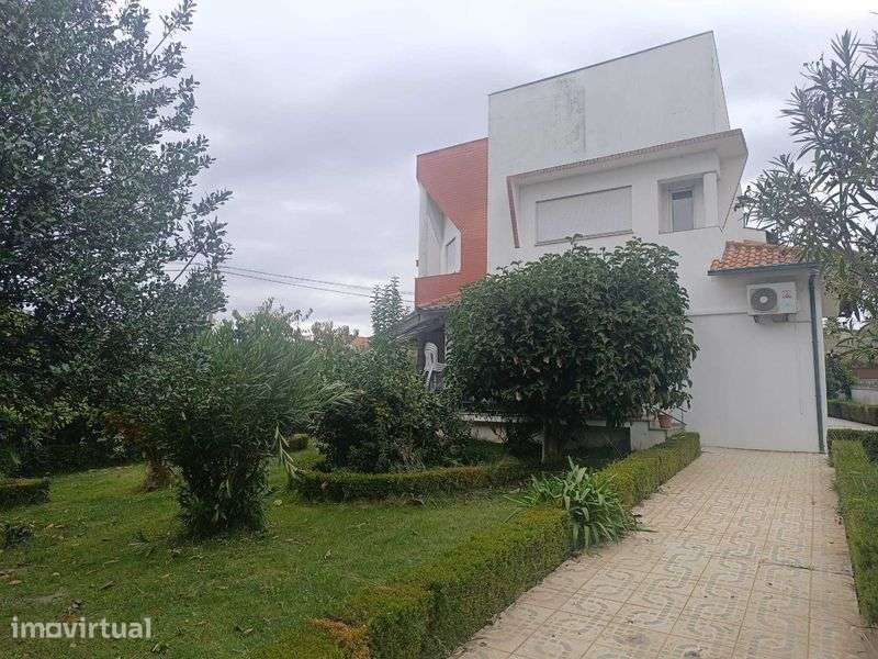 Vende-se Moradia - Grande imagem: 2/12