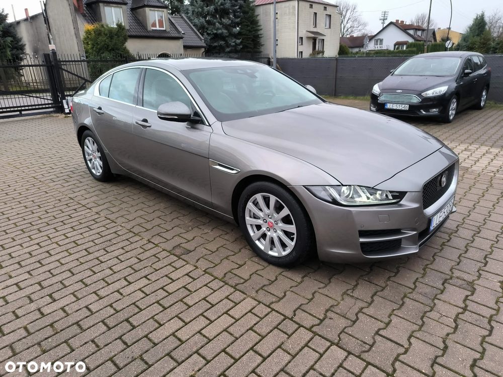 Jaguar XE 2.0 T Prestige - 27