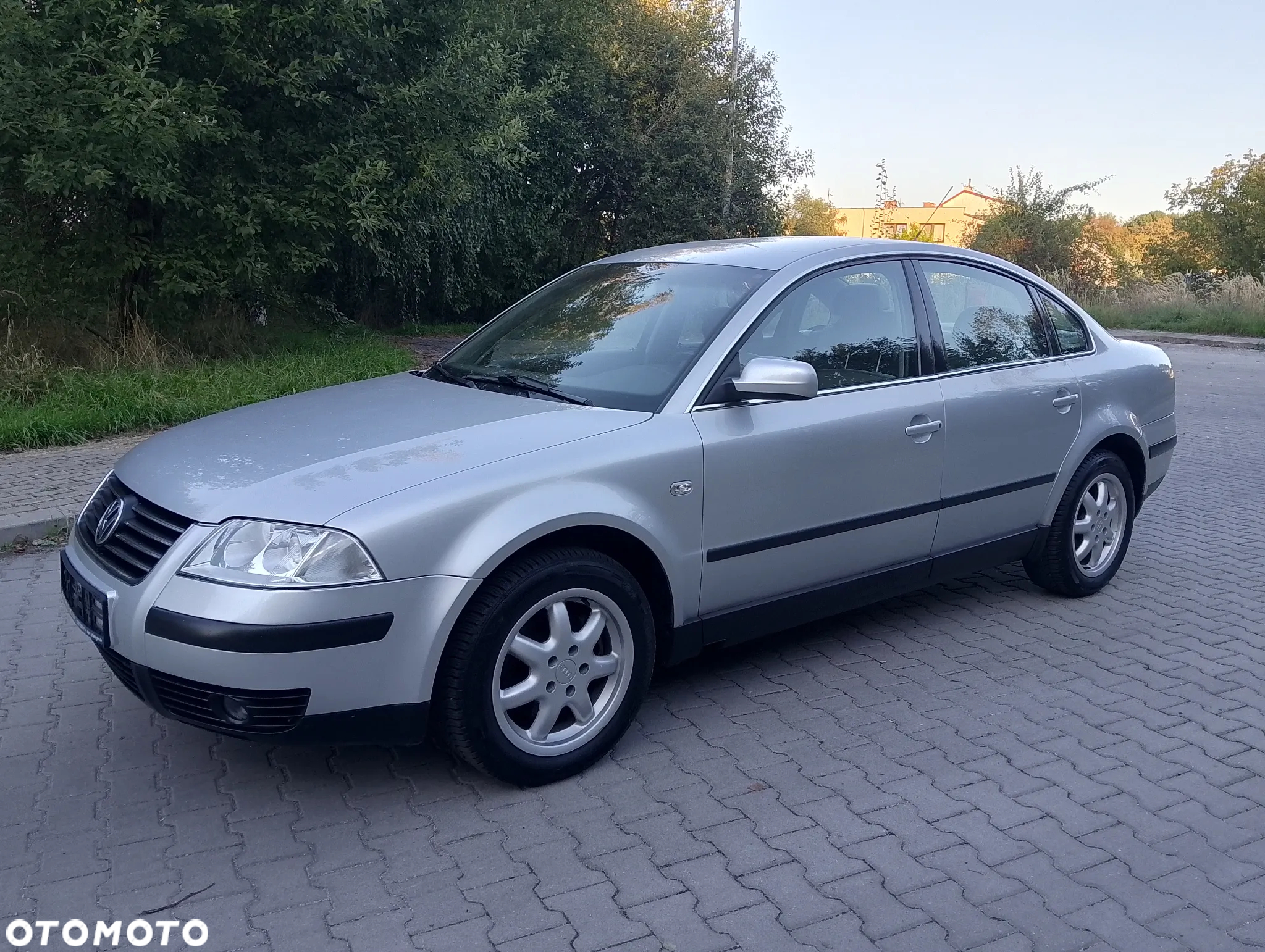 Volkswagen Passat 1.6 Basis - 2