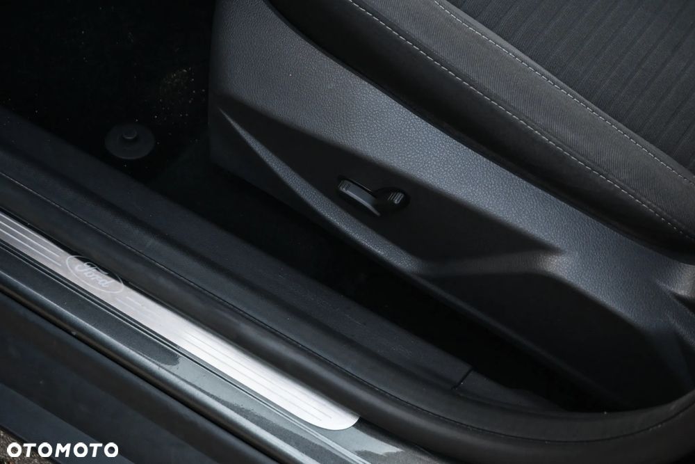 Ford Focus 1.5 EcoBoost Titanium - 23