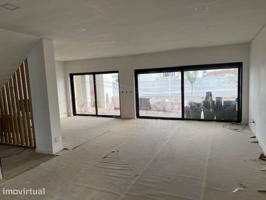 Condomínio privado de luxo V4 Duplex no Fanqueiro - Grande imagem: 4/35