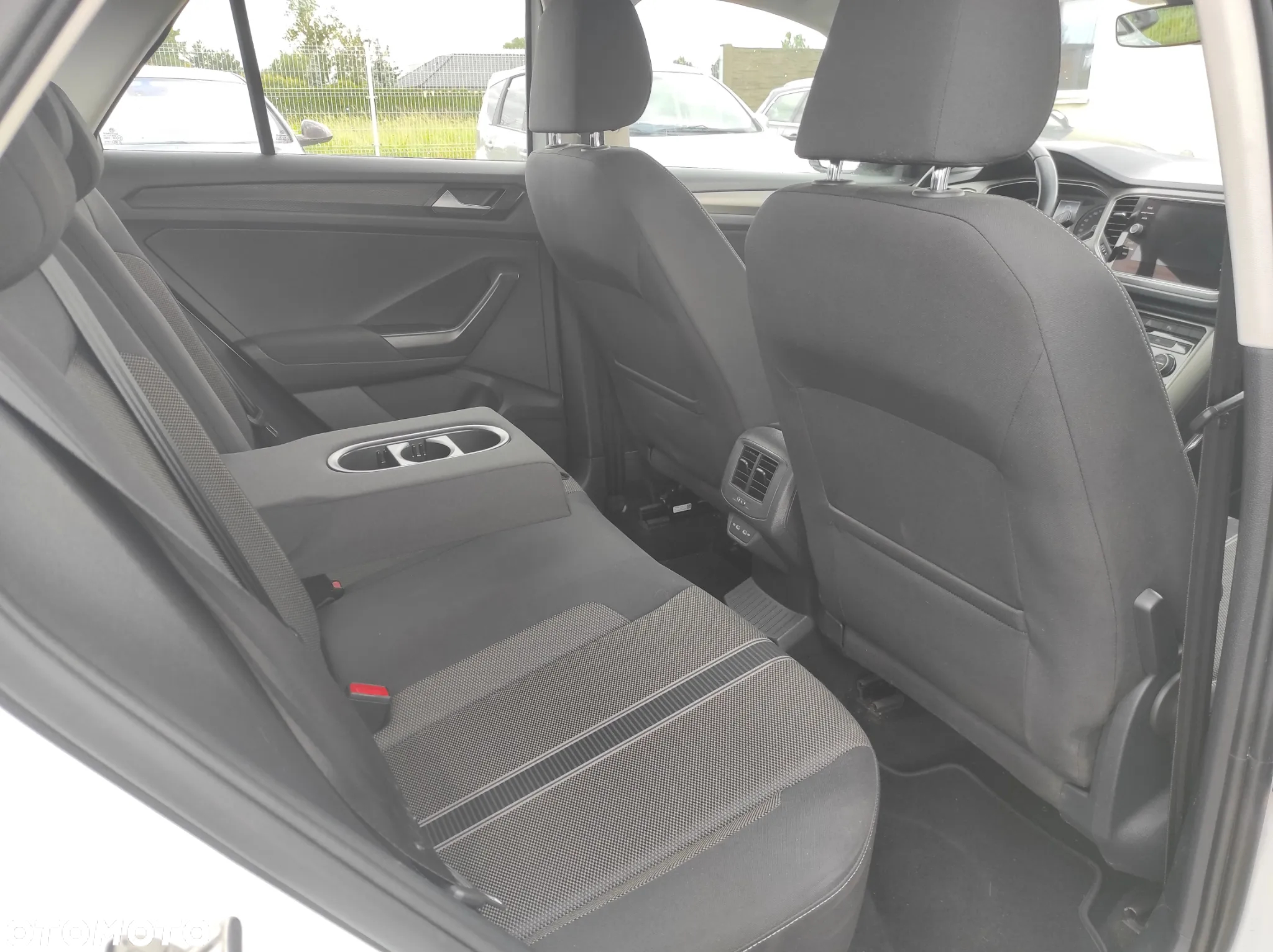 Volkswagen T-Roc - 13