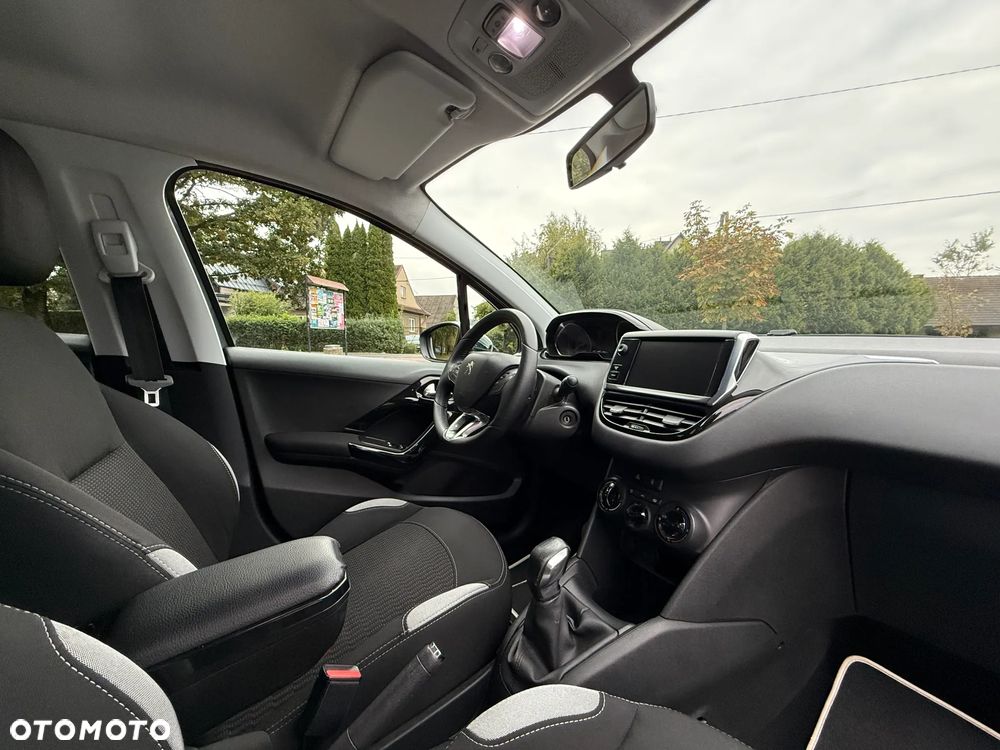 Peugeot 208 1.2 VTi Style - 26