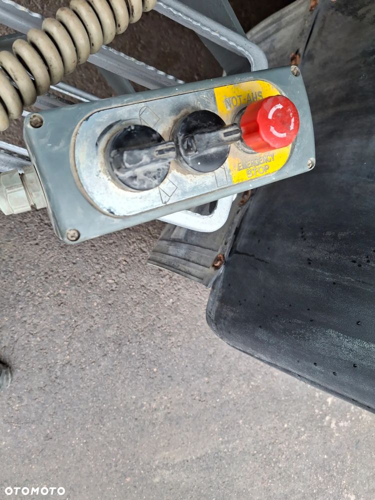 Mercedes-Benz Axor 1829 Zamiatarka FAUN Viajet 2010r EUnited PM10 Karcher Przebieg 76 Tyś KM Euro 5 - 22