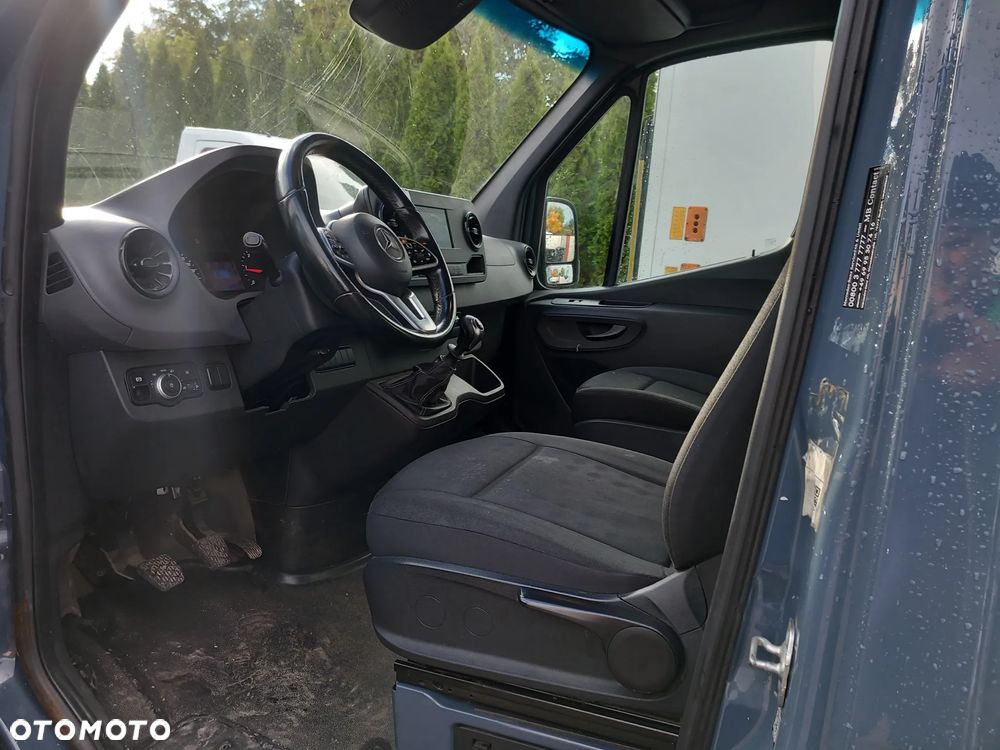 Mercedes-Benz Sprinter - 13