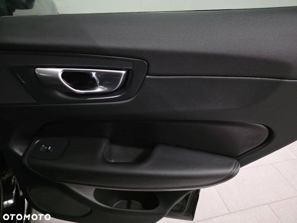 Volvo XC 60 B4 D Ultimate Dark - 26