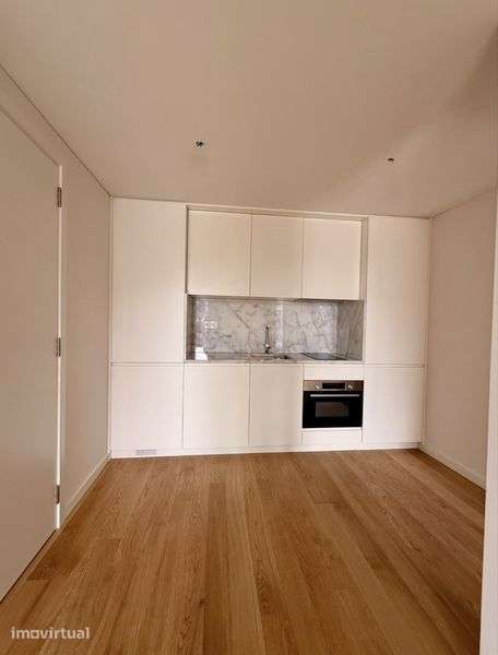 T1 Novo c/ Varanda, Garagem e Certificado A - Grande imagem: 4/10