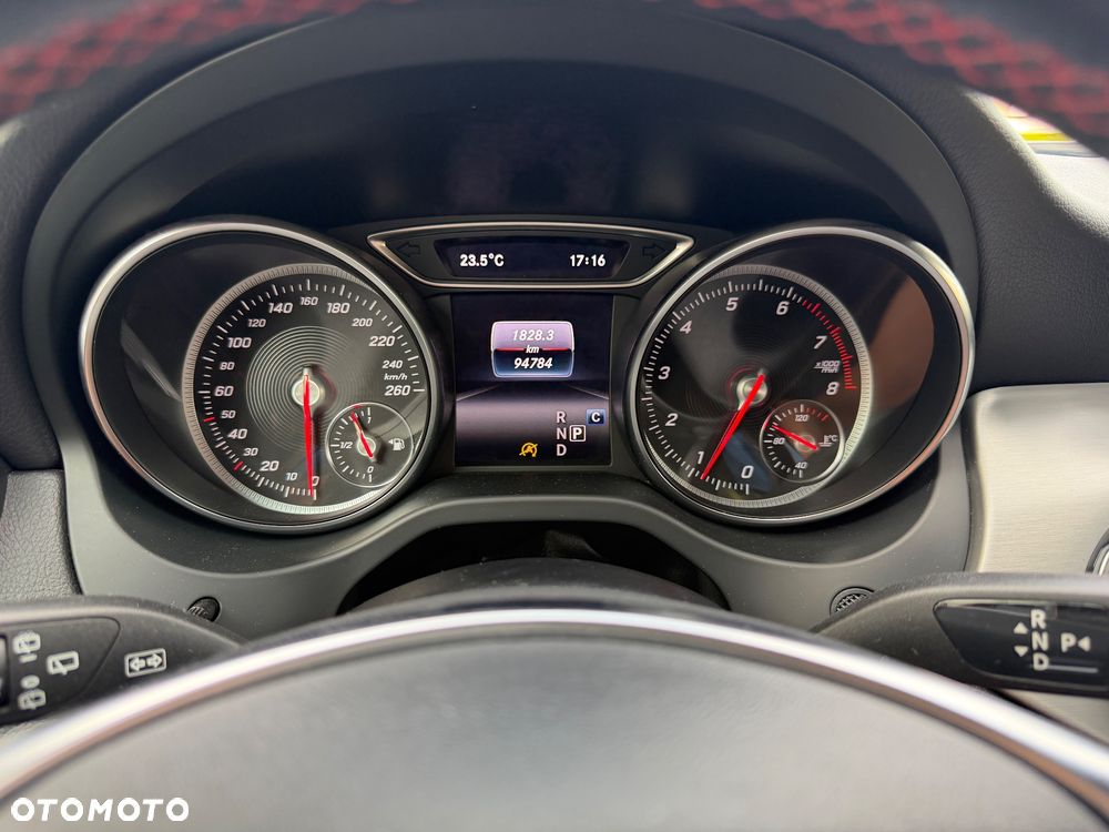 Mercedes-Benz GLA 200 7G-DCT - 12