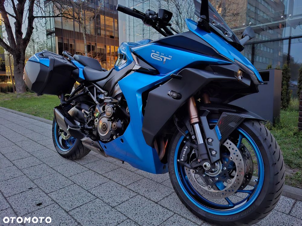 Suzuki GSX - 18