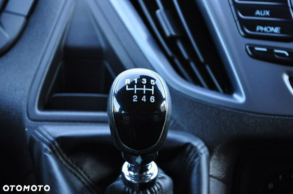 Ford Tourneo Custom - 36