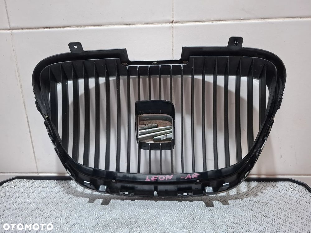 Atrapa grill Seat Leon II kompletna chrom 2009 rok nr 1P0853654A - 3