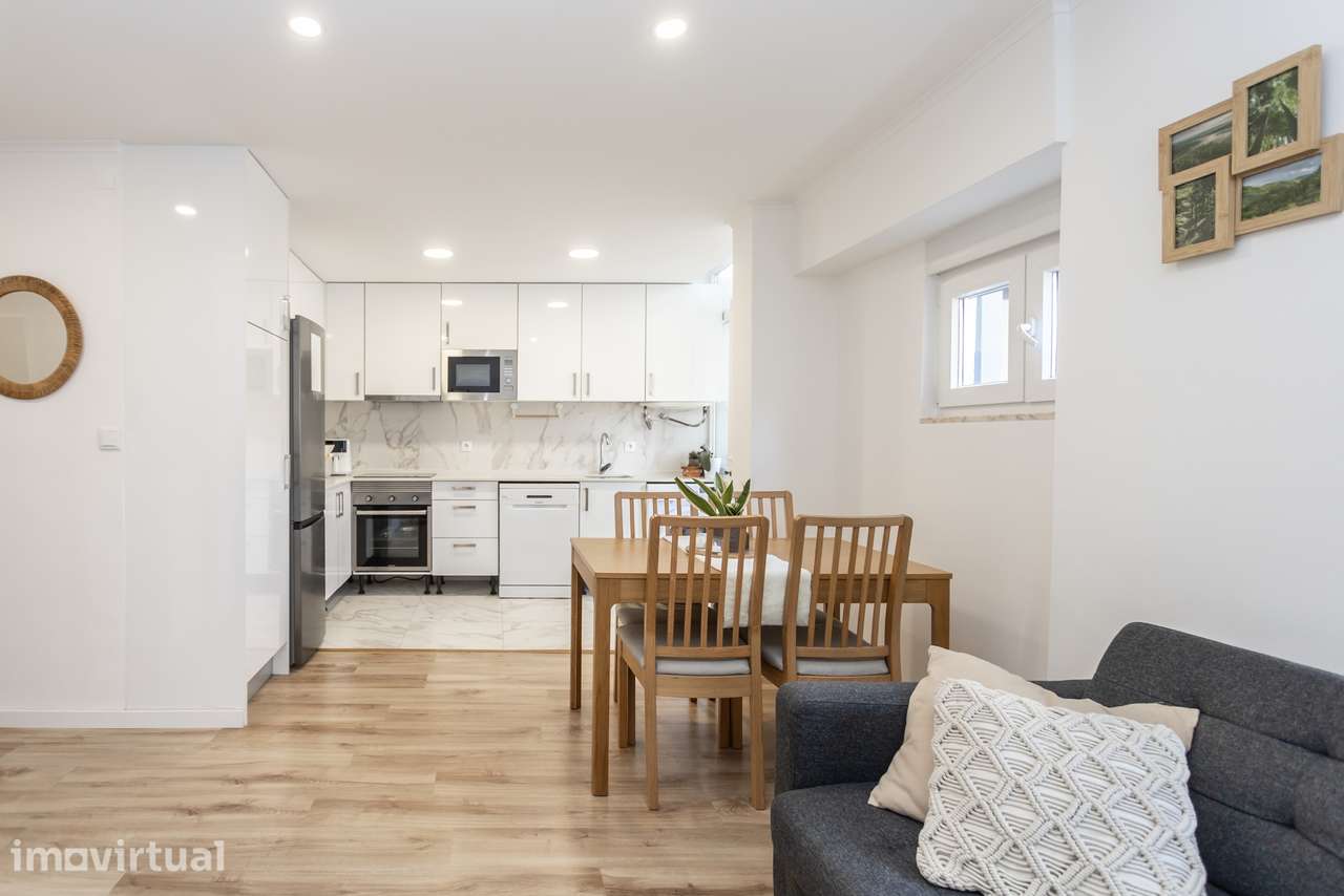 Remodelado com Logradouro de 40 m² no Barreiro - Grande imagem: 5/32