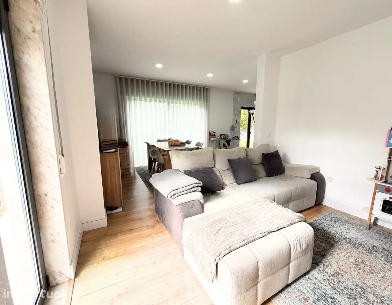 Moradia T3 Térrea, Remodelada, Redondos, Fernão Ferro - Grande imagem: 2/24