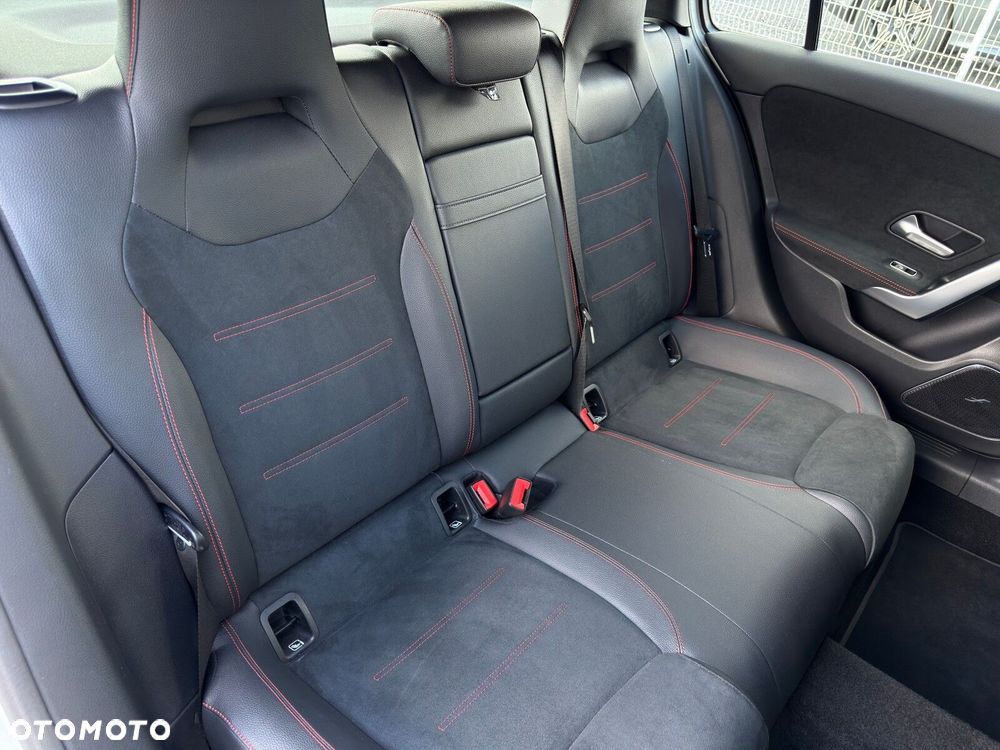 Mercedes-Benz Klasa A 220 4-Matic AMG Line 7G-DCT - 31