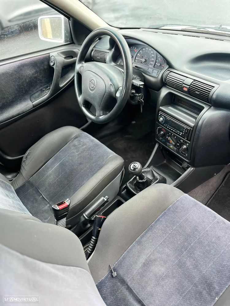 Opel Astra 1.4i 16V - 13