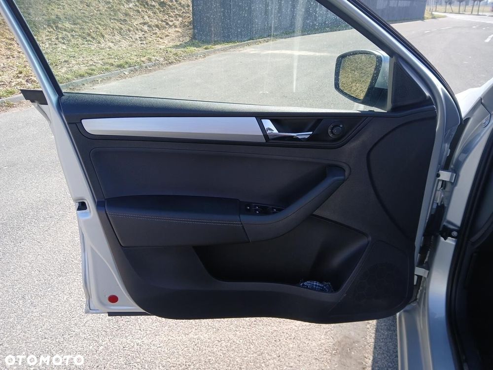 Skoda RAPID 1.0 TSI Ambition - 40