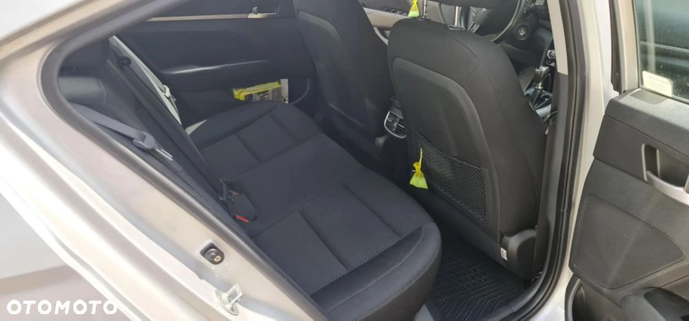 Hyundai Elantra 1.6 Comfort - 9