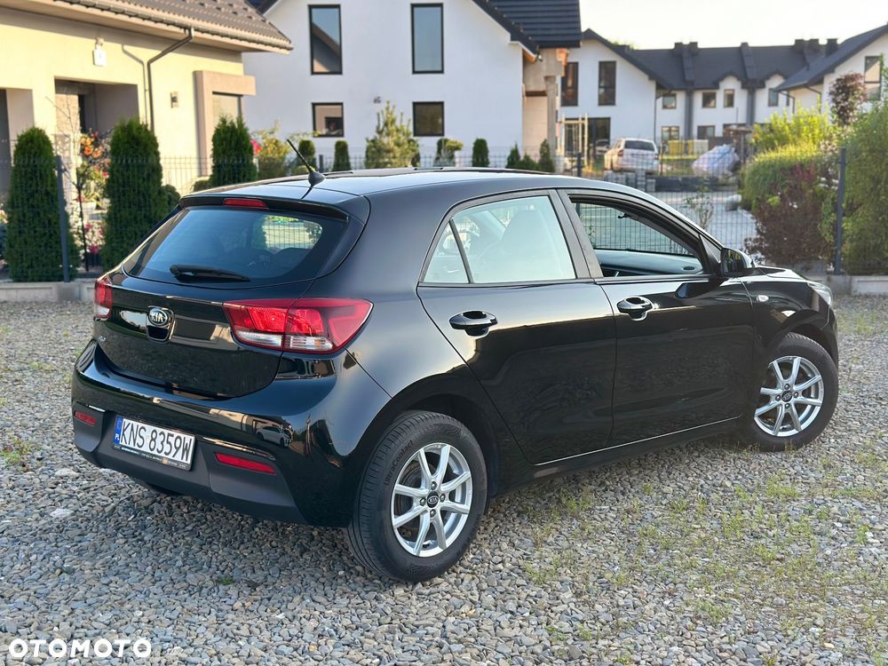 Kia Rio 1.4 L - 12