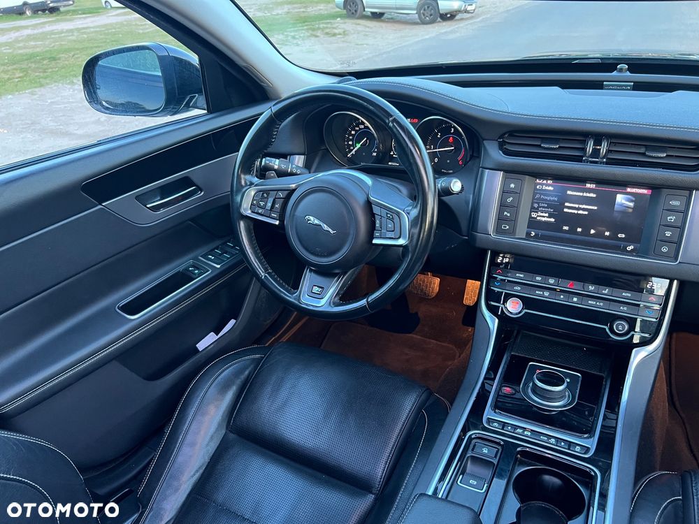 Jaguar XF 20d AWD R-Sport - 12