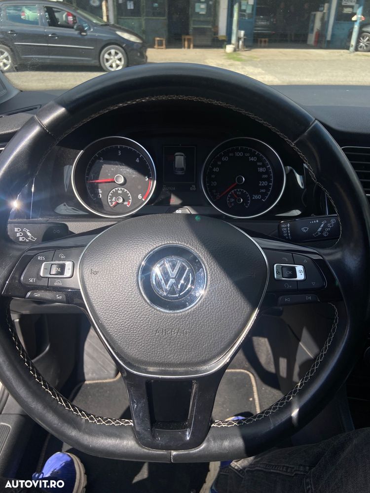 Volkswagen Golf - 17
