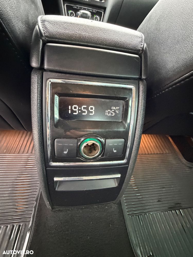 Skoda Superb 2.0 TDI Elegance DSG - 33