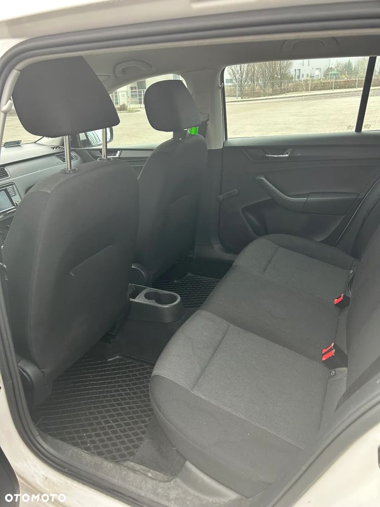 Skoda RAPID 1.0 TSI Active - 10